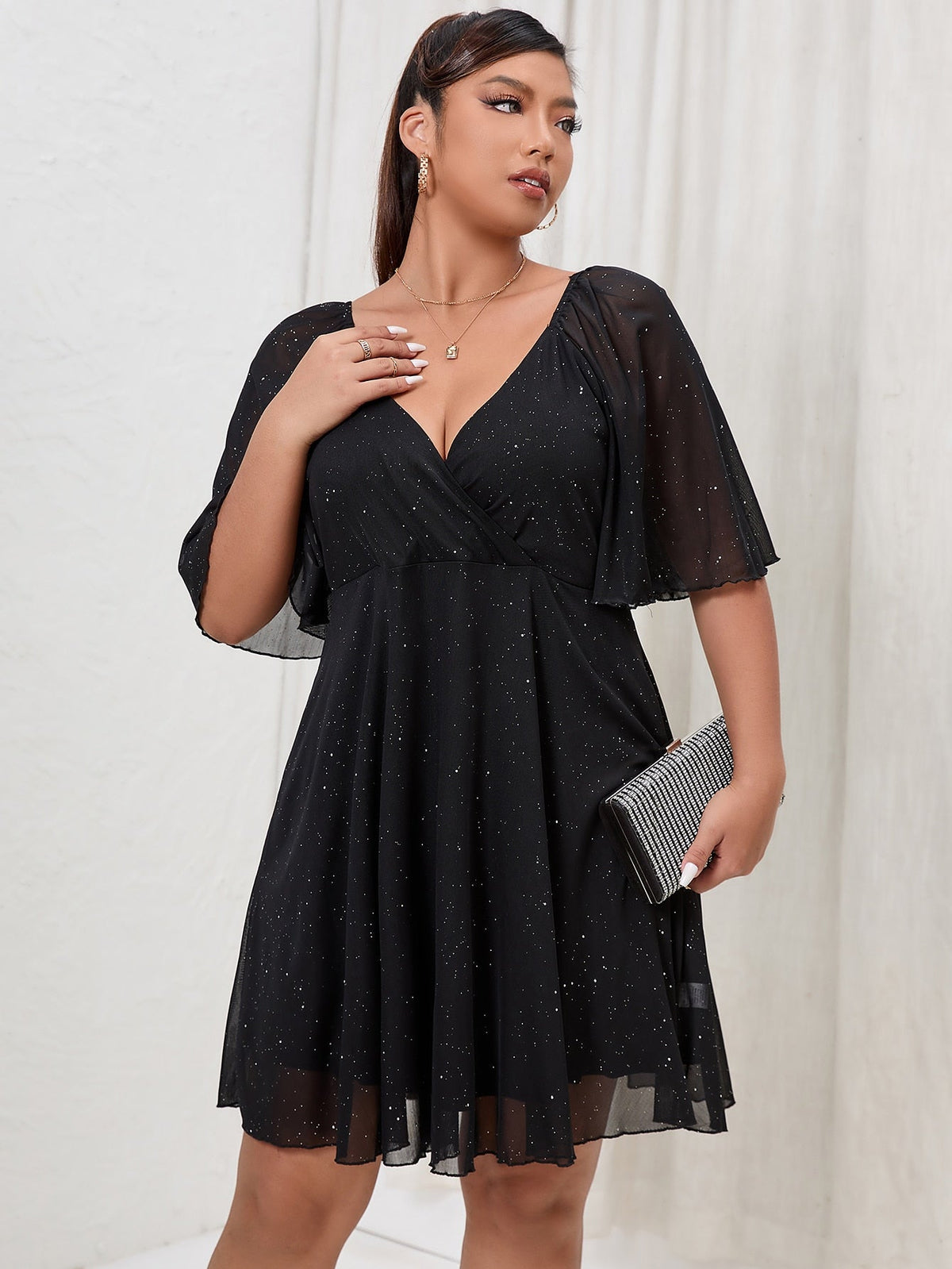 Vestido de Festa Curto Plus Size Brilhoso-Vittore Modas