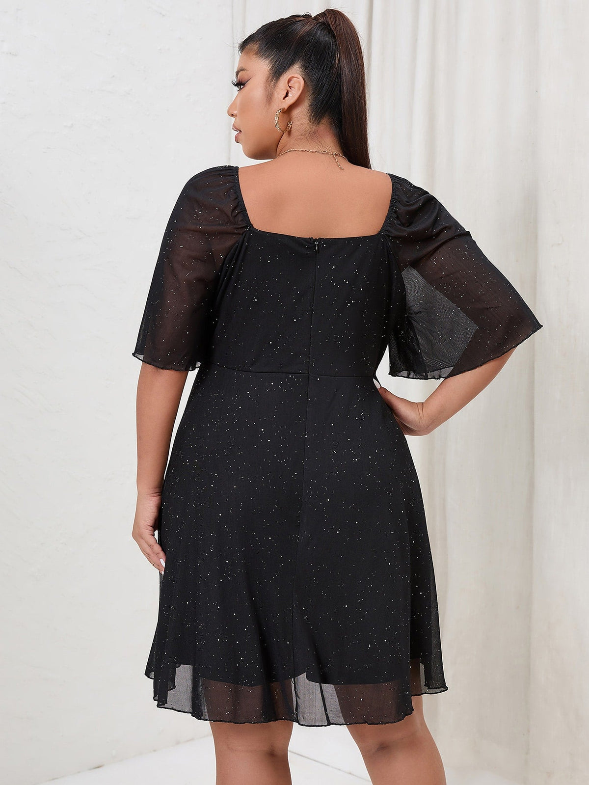 Vestido de Festa Curto Plus Size Brilhoso-Vittore Modas