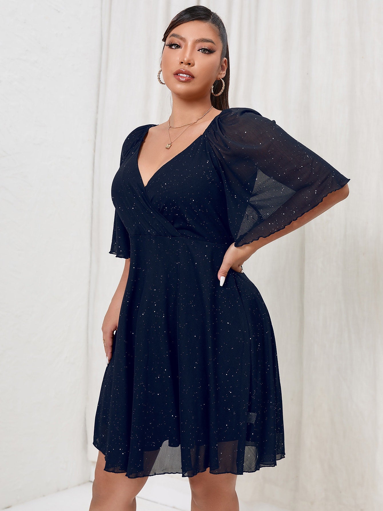 Vestido de Festa Curto Plus Size Brilhoso-Vittore Modas