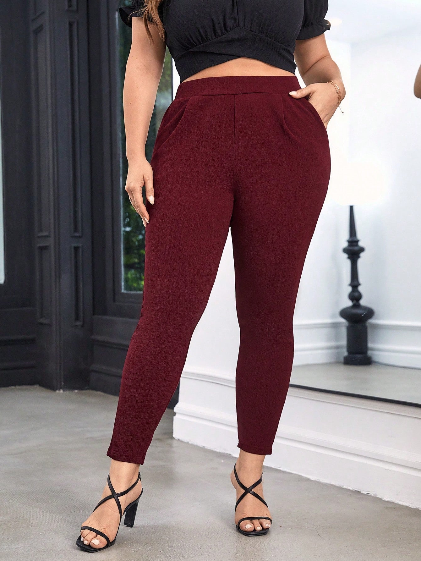 Calça Plus Size Feminina Skinny de Malha com Bolso