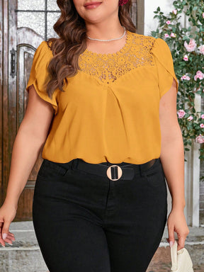 Blusa Plus Size de Renda Gola Redonda