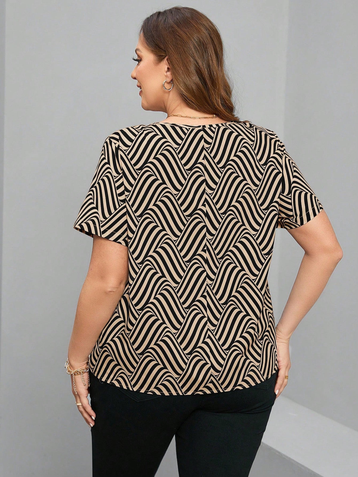 Blusa Feminina Manga Curta com Lapela Plus Size