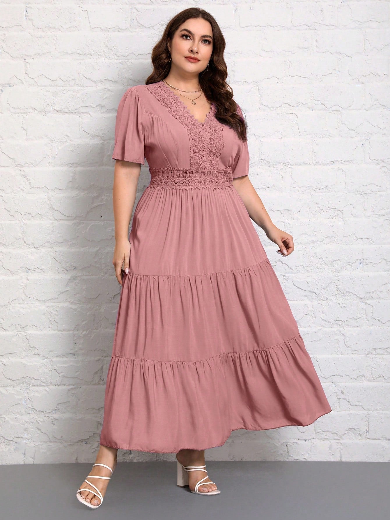 Vestido Plus Size Longo Feminino Manga Curta de Renda