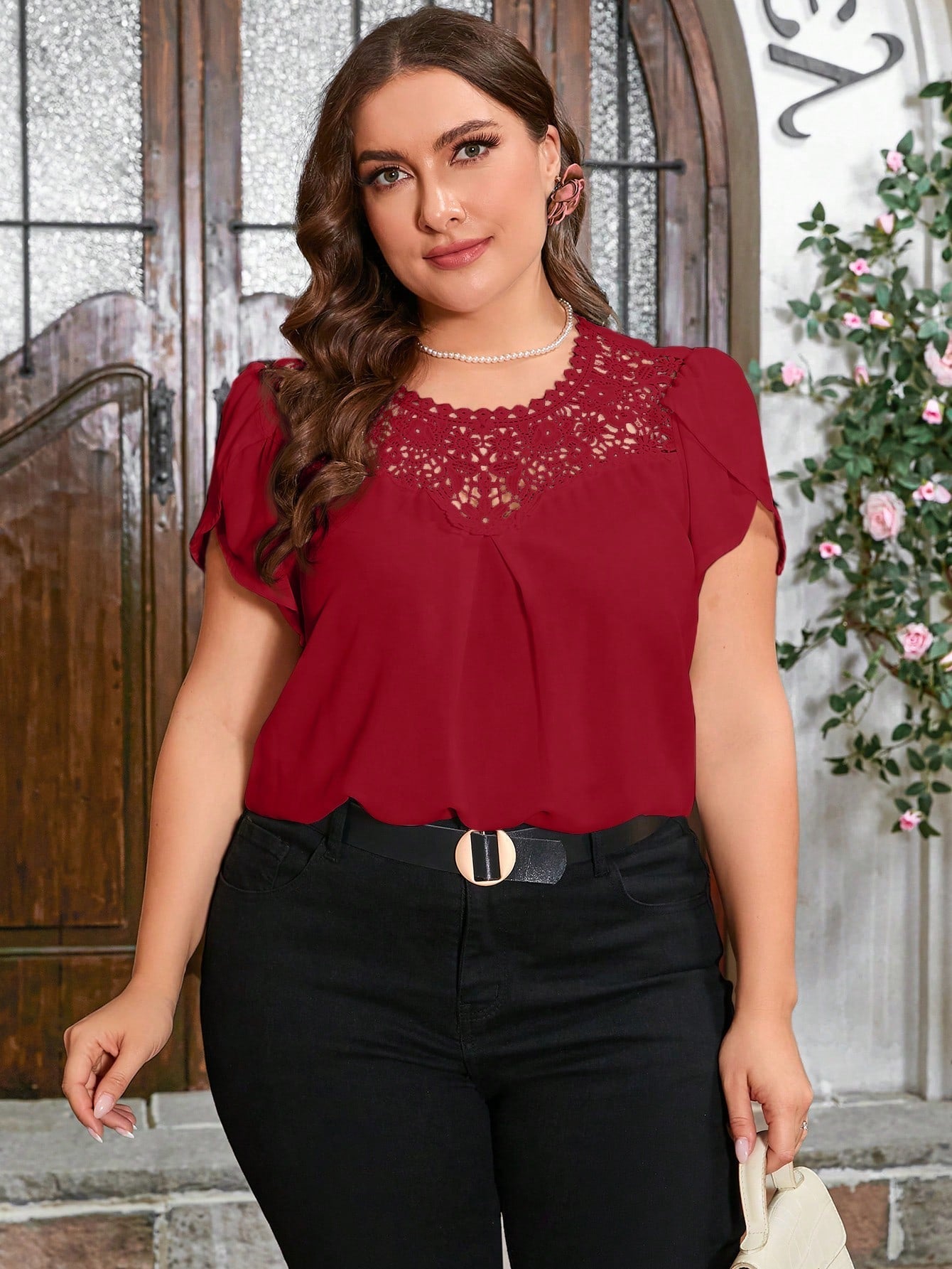 Blusa Plus Size de Renda Gola Redonda