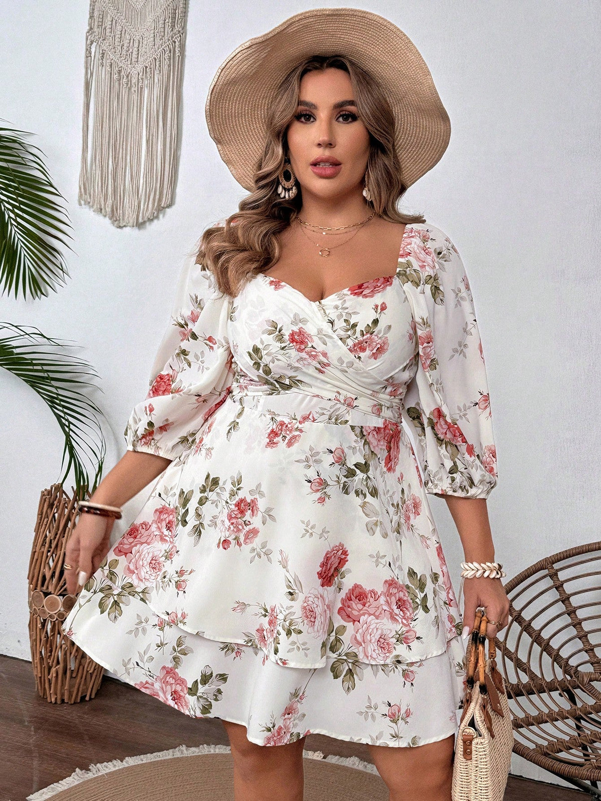 Vestido Curto Plus Size Manga Bufante Delicado