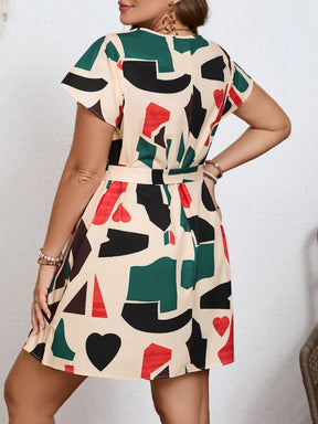 Vestido Plus Size Curto Estampa Geométrica Colorida-Vittore Modas