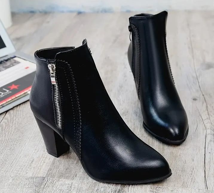 Bota Feminina Cano Curto Preta - Cesena-Vittore Modas