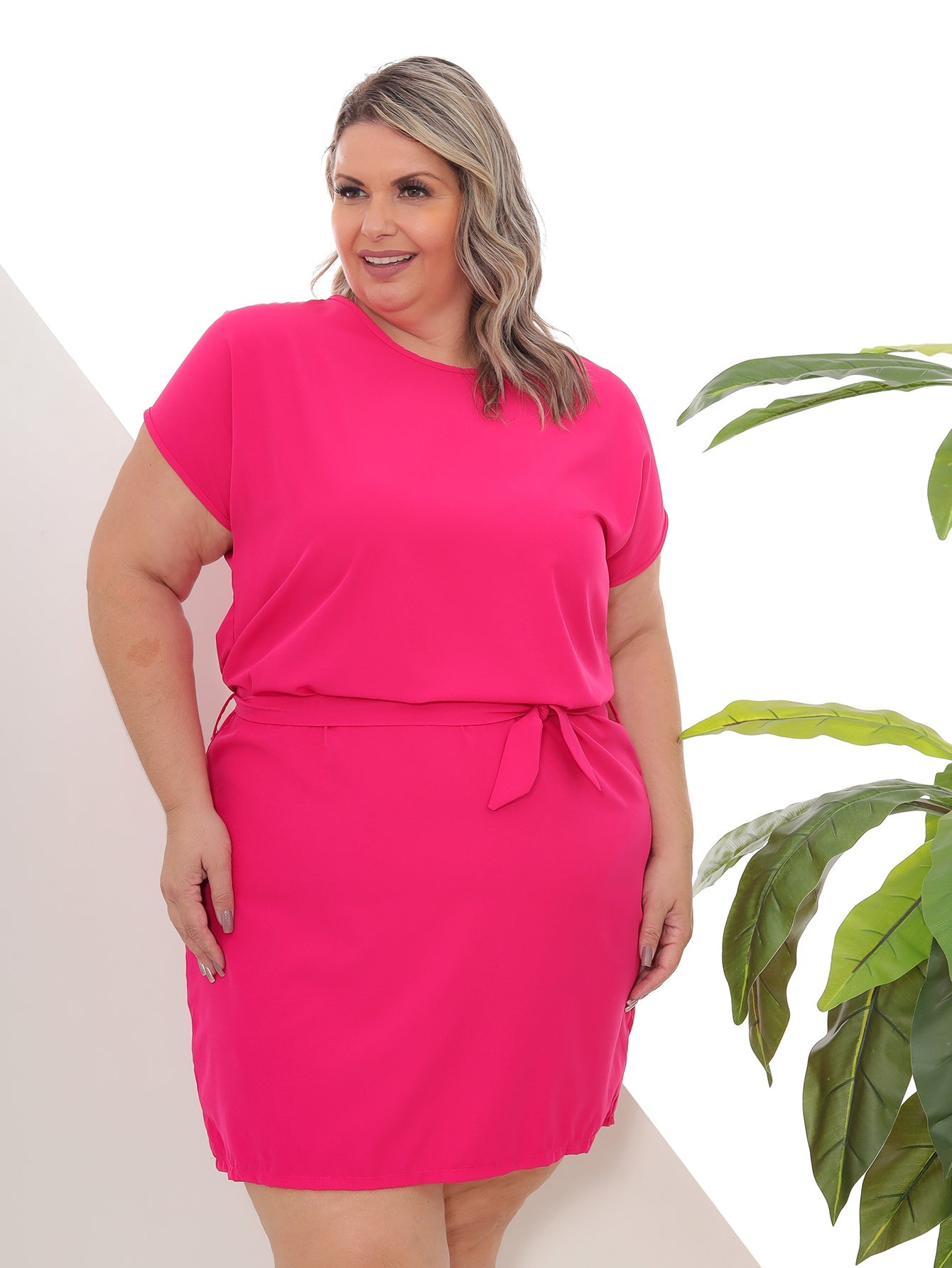 Vestido Plus Size Curto Liso