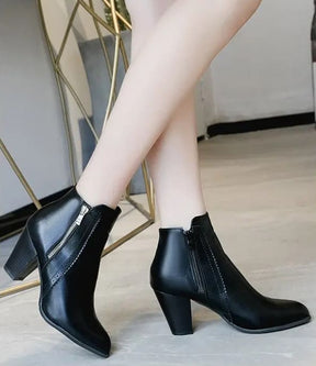 Bota Feminina Cano Curto Preta - Cesena-Vittore Modas