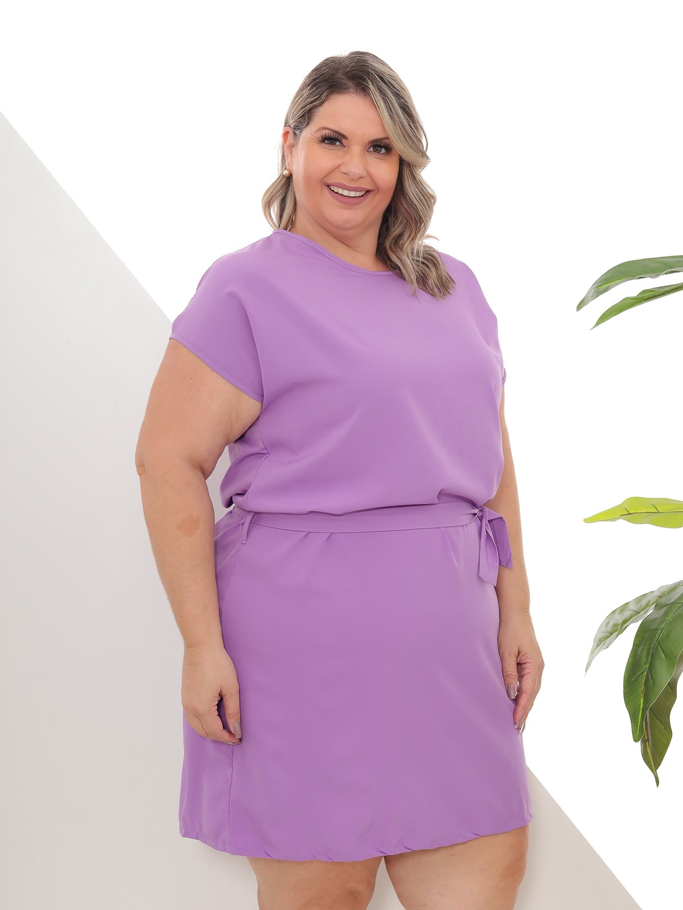 Vestido Plus Size Curto Liso