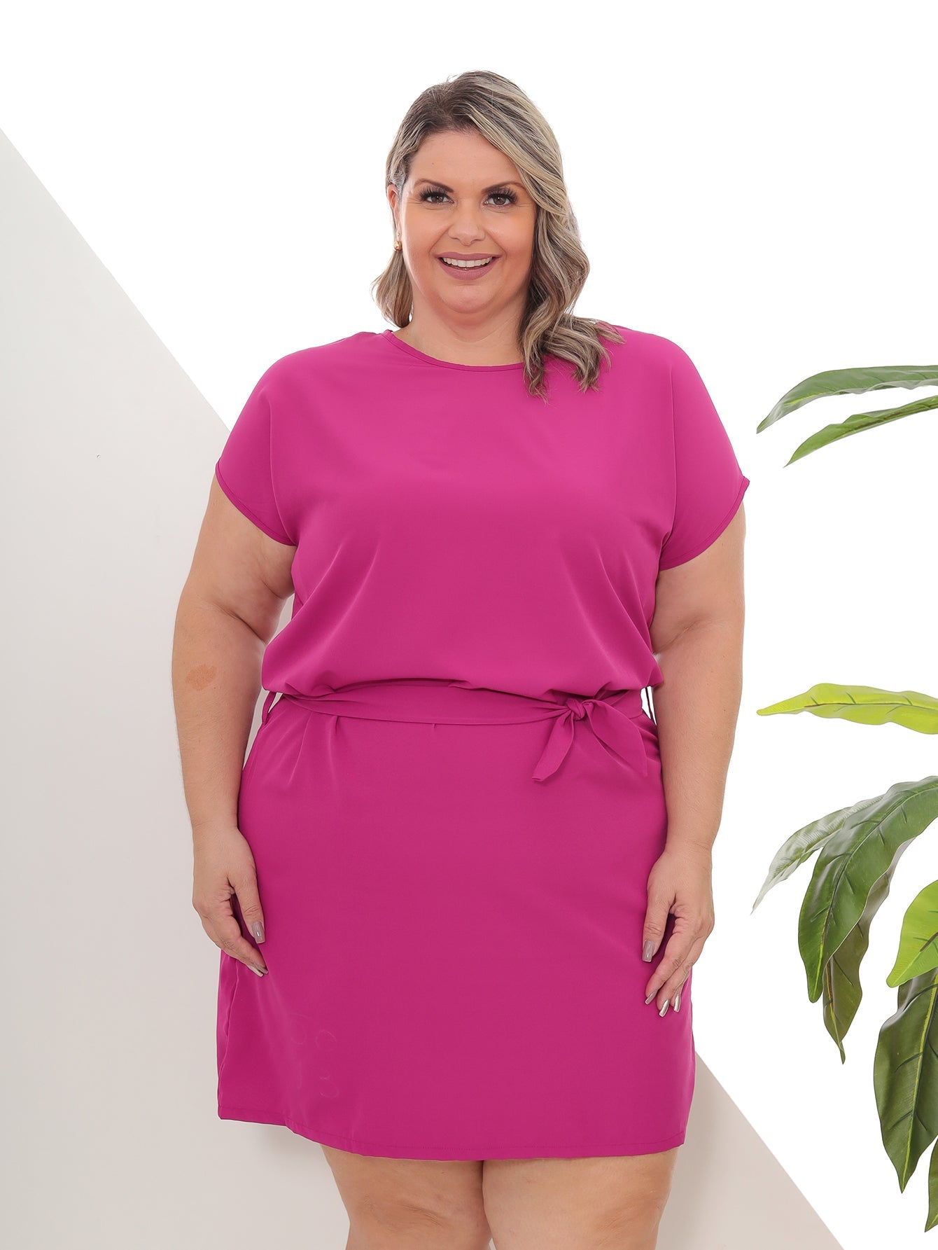 Vestido Plus Size Curto Liso