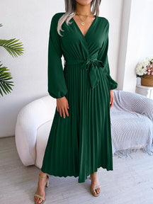 Vestido Feminino Vittore Elegante com Manga Comprida e Cintura Plissada