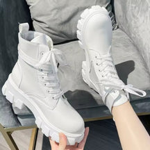 Bota Feminina Plataforma Tratorada Vittore com Cadarço e Bolsinha Lateral