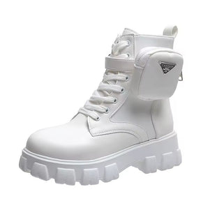 Bota Feminina Plataforma Tratorada Vittore com Cadarço e Bolsinha Lateral