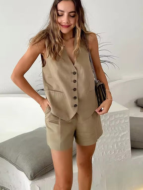 Conjunto Feminino Vittore Taylor, colete alfaiataria com botões e shorts de linho