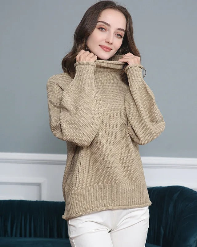 Suéter Feminino de Tricot Oversized Rebeca com Gola Alta