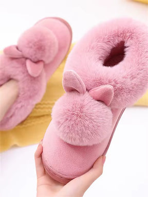 Pantufa Feminina Vittore Coelhinho com Design Fechado e Toque Aconchegante