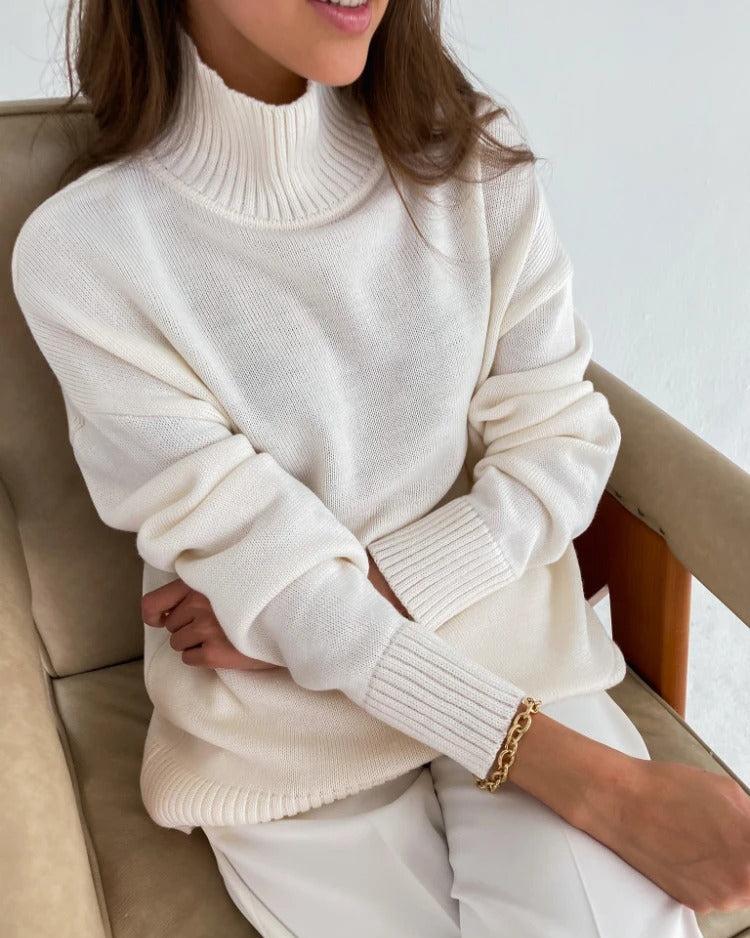 Suéter Feminino Vittore Luara Oversized com Gola Alta e Trama Lisa em Malha