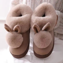 Pantufa Feminina Vittore Coelhinho com Design Fechado e Toque Aconchegante