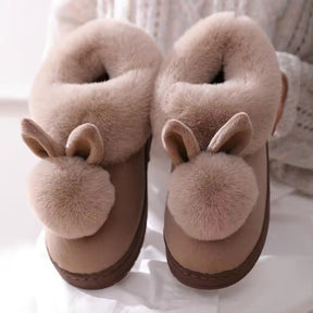 Pantufa Feminina Vittore Coelhinho com Design Fechado e Toque Aconchegante