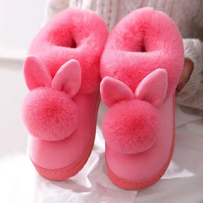 Pantufa Feminina Vittore Coelhinho com Design Fechado e Toque Aconchegante