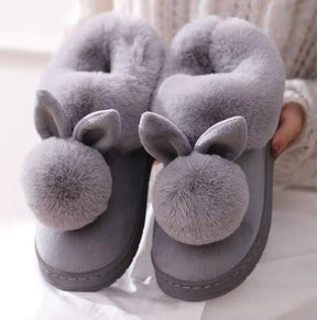 Pantufa Feminina Vittore Coelhinho com Design Fechado e Toque Aconchegante