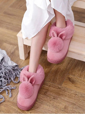 Pantufa Feminina Vittore Coelhinho com Design Fechado e Toque Aconchegante