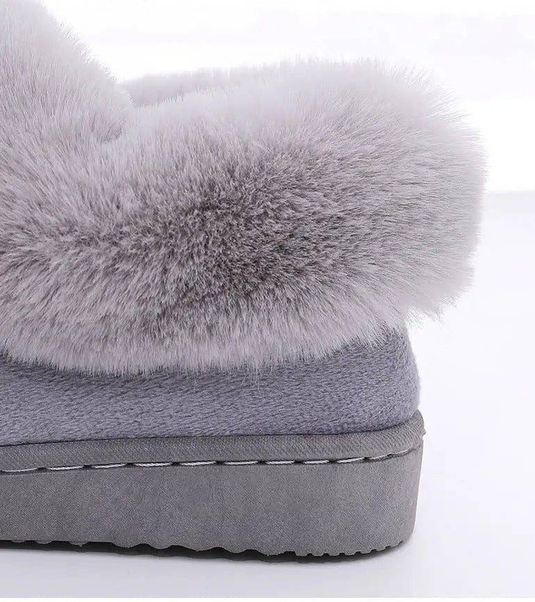 Pantufa Feminina Vittore Coelhinho com Design Fechado e Toque Aconchegante