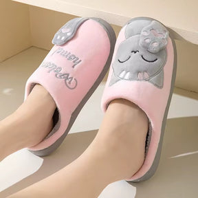 Pantufa Feminina Vittore Gatinho com Design Fechado e Toque Confortável