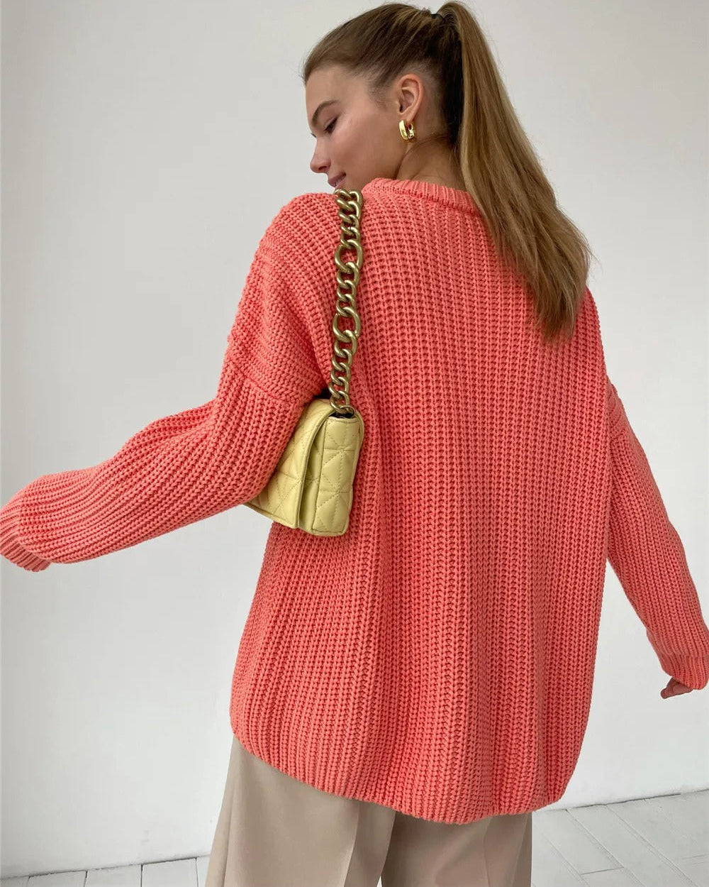 Suéter Feminino Vittore Sofia de Tricot Oversized e Gola Redonda